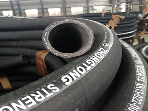 The production lines of steel wire winding wear-resistant pipes are all controlled by computer autom